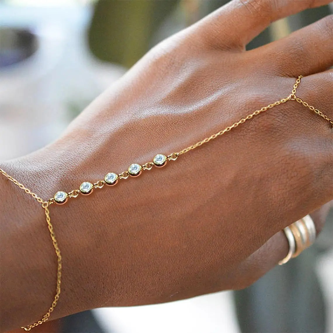Mesh Finger Bracelet Adorned with Sparkling Rhinestones