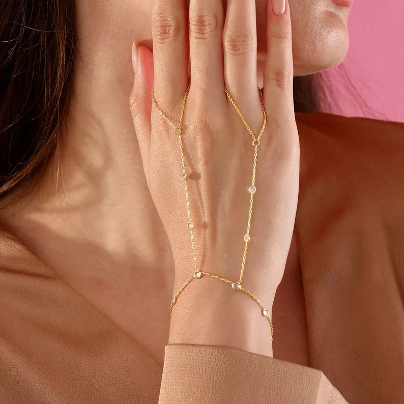 Mesh Finger Bracelet Adorned with Sparkling Rhinestones